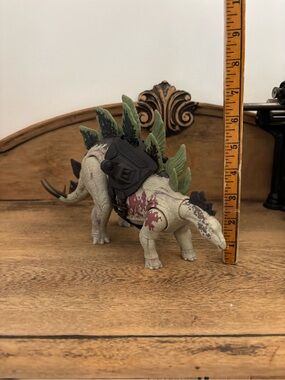 Jurassic World Gigantic Trackers Stegosaurus